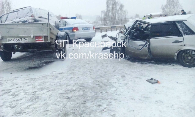 Три человека пострадали