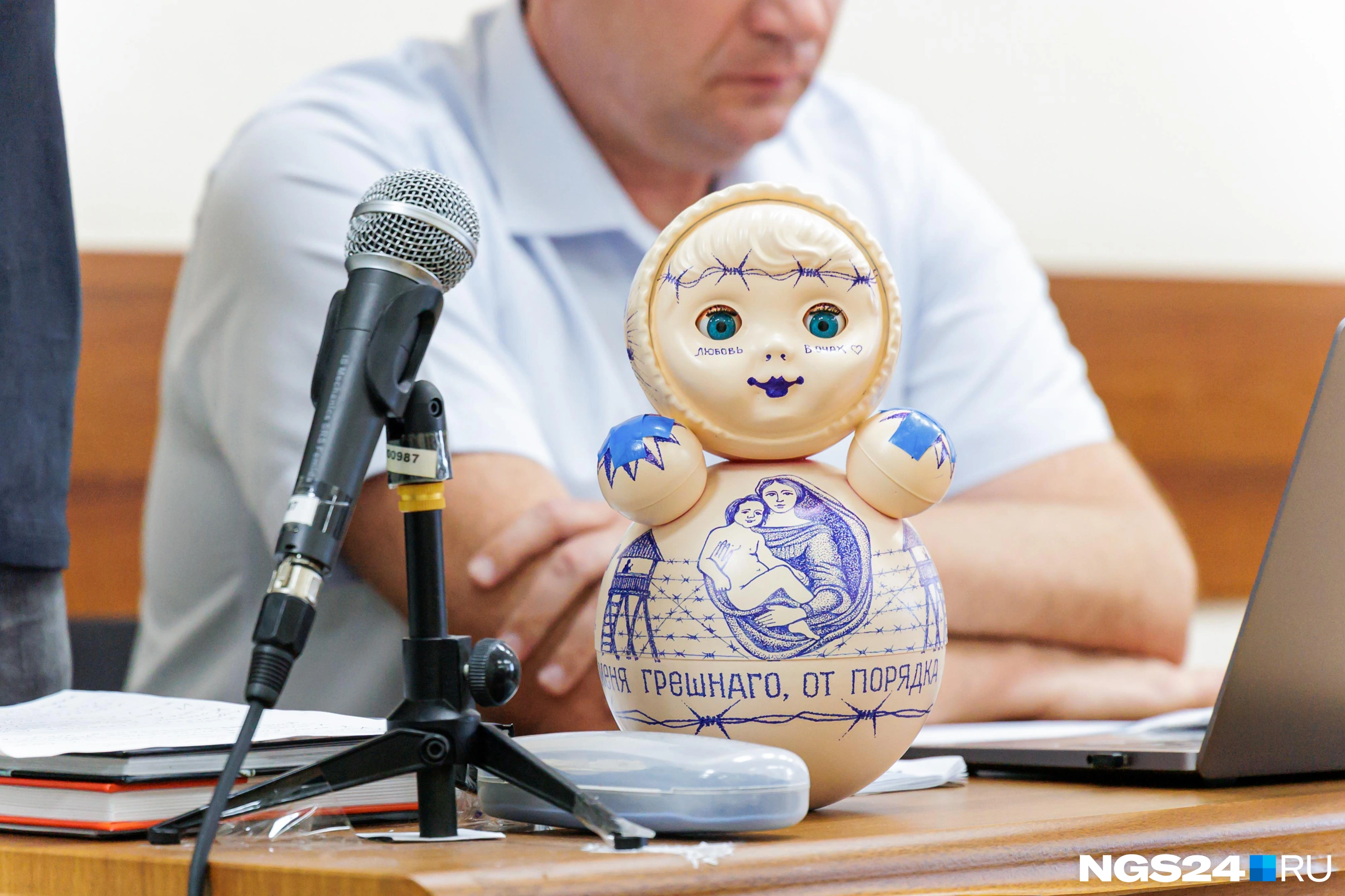 В России художника судили за кукол с мастями