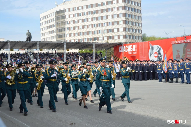 Военный оркестр завершает шествие техники | Источник: Анастасия Баринова / 56.RU