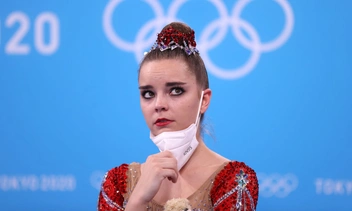 Это карма? Три года назад Аверина уронила ленту и не отказалась от золота [видео]