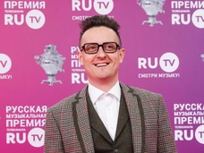 «Семья у меня на третьем месте. Сначала любимая работа и друзья»: Стас Ярушин откровенно о личной жизни