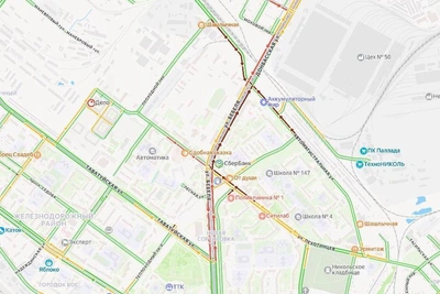 Christmas Tree Causes Crash on Bebel Street