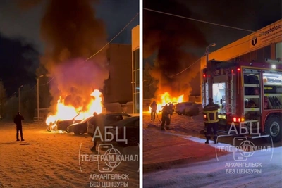 Три автомобиля загорелись ночью в Архангельске
