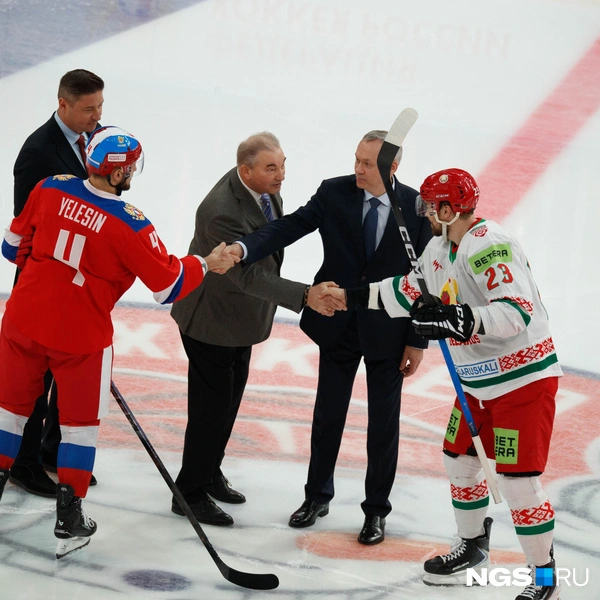 В субботу, 13 декабря, прошла игра сборных России и Белоруссии | Источник: Андрей Бортко / NGS.RU