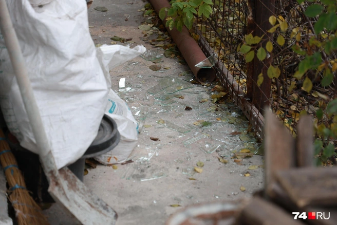 Всё усыпано осколками | Источник: Михаил Шилкин