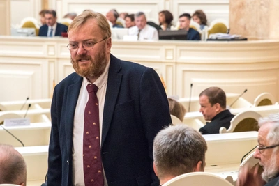 Милонов предложил бороться с культом потребления