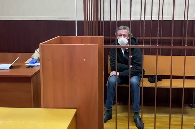 Фото №2 - Адвокат озвучил сумму, которую Ефремов должен заплатить семье погибшего Сергея Захарова
