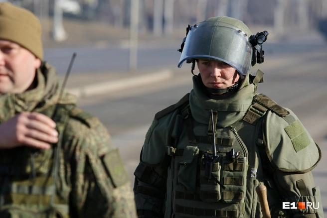 Среди военных не только мужчины, но и девушки! | Источник: Соня Радостина