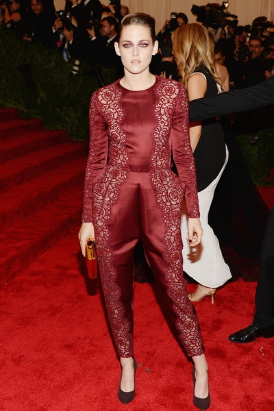 Кристен Стюарт в комбинезоне Stella McCartney | Источник: Getty Images