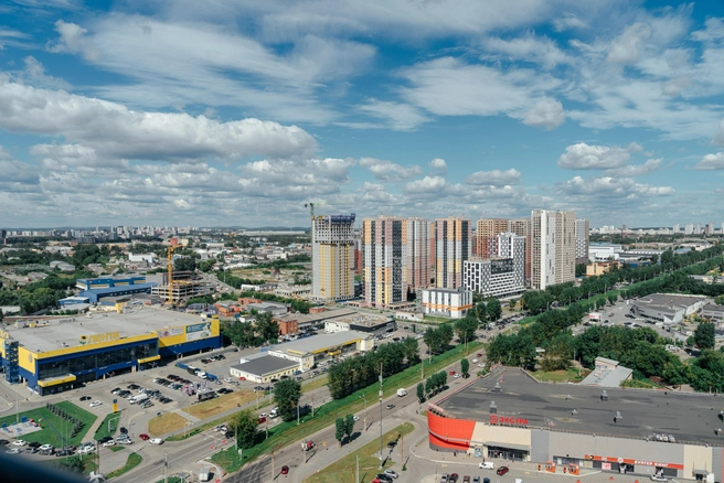 «Космос» находится в самом начале проспекта Космонавтов, поэтому его жителям не приходится стоять в пробках | Источник: «Ривьера Инвест Екатеринбург»