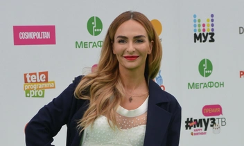 После этих кадров вы расхотите худеть: Варнава показала фигуру в купальнике