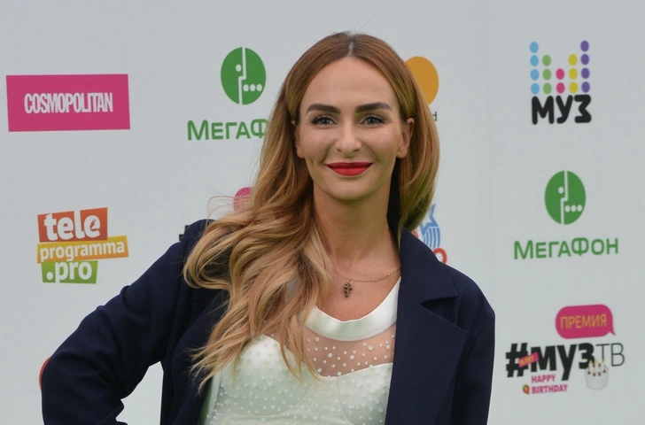 После этих кадров вы расхотите худеть: Варнава показала фигуру в купальнике