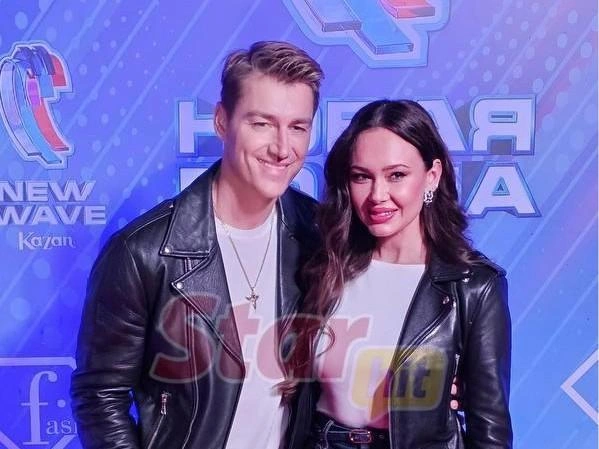 Это первый совместный официальный выход пары | Источник: Starhit.ru