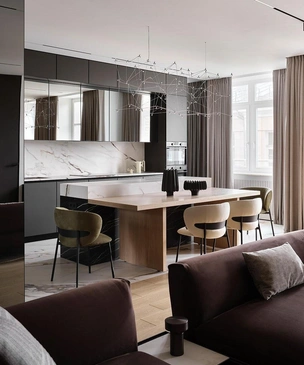 Дерево, латунь и камень: эклектичная квартира 146 м² в Москве