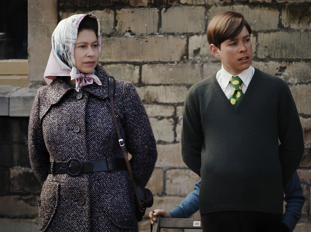 Ее Величество и принц Эндрю на скачках в Глостершире, 1973 | marieclaire.ru