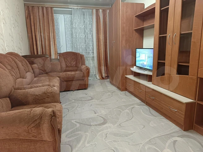 К примеру, вот так выглядит квартира, за которую просят 45 тысяч рублей за четыре ночи  | Источник: avito.ru