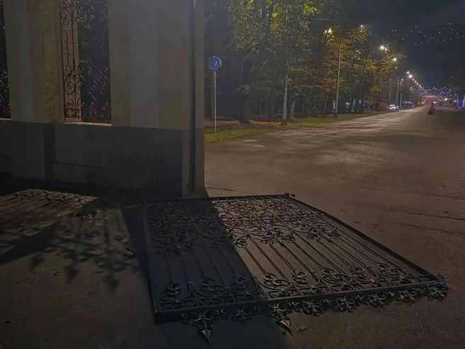 Вандалы повредили входную группу лесопарка | Источник: администрация Рязани