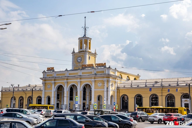 Парковка у вокзала Ярославль-Главный станет платной с 5 мая | Источник: Кирилл Поверинов / 76.RU