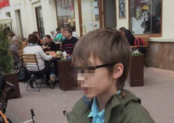 Как говорят прохожие, маленький Оскар неоднократно читал стихи в центре Москвы