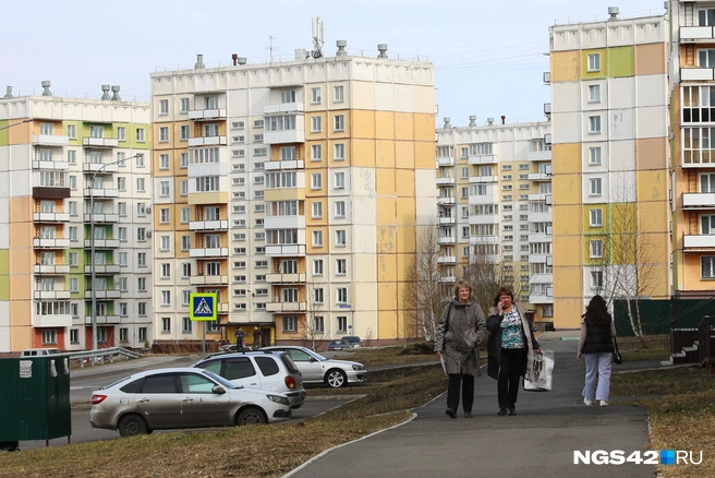 Микрорайон продолжают одновременно заселять и достраивать | Источник: Игорь Епифанцев / NGS42.RU