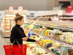 Что точно стоит купить впрок: собираем корзину с экспертами