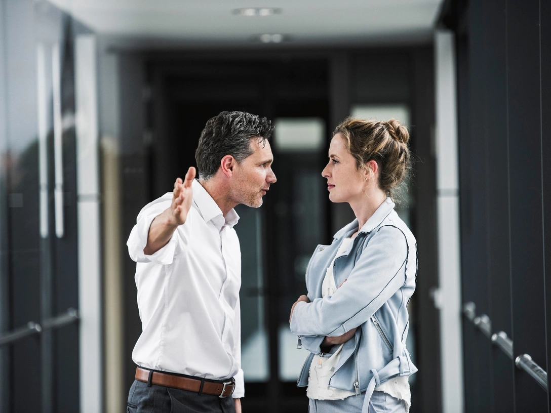 Конфликты с коллегами: какими они бывают и как их разрешить без потерь | marieclaire.ru