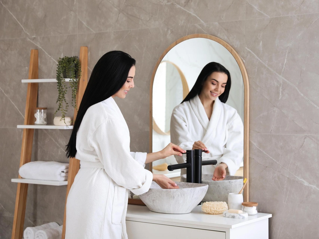 Ремонт не поможет: 6 ошибок в ванной, которые приводят к появлению плесени — вы тоже их совершаете | marieclaire.ru