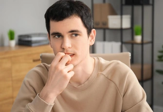 «Я стеснительный и критичен к себе. Как перестать трусить и стать активнее?»