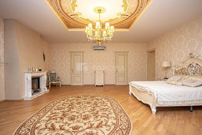 В доме есть бильярдная, тренажерный зал и большая кухня | Источник: Агентство недвижимости «Города Новосибирск» / n1