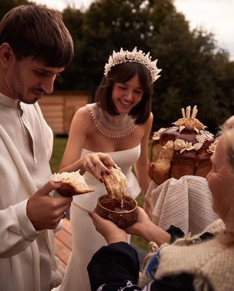 Свадьба в русском стиле или russian wedding: как наши невесты в кокошниках покорили мир, и почему тренд нужно повторять | Источник: Социальные сети