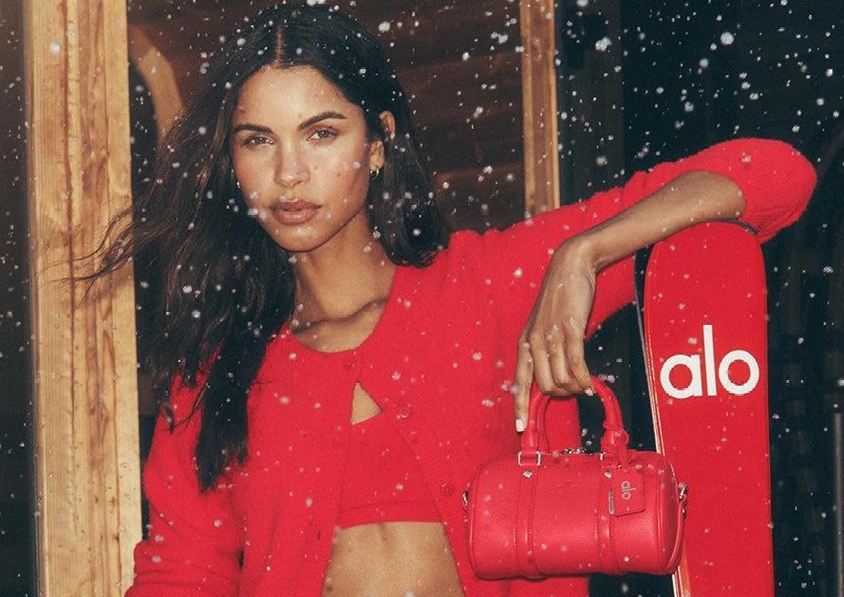 Почти как Speedy от Louis Vuitton: Alo Yoga представили коллекцию люксовых сумок