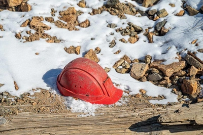 Shift workers' New Year in mines: celebrations and thrashings