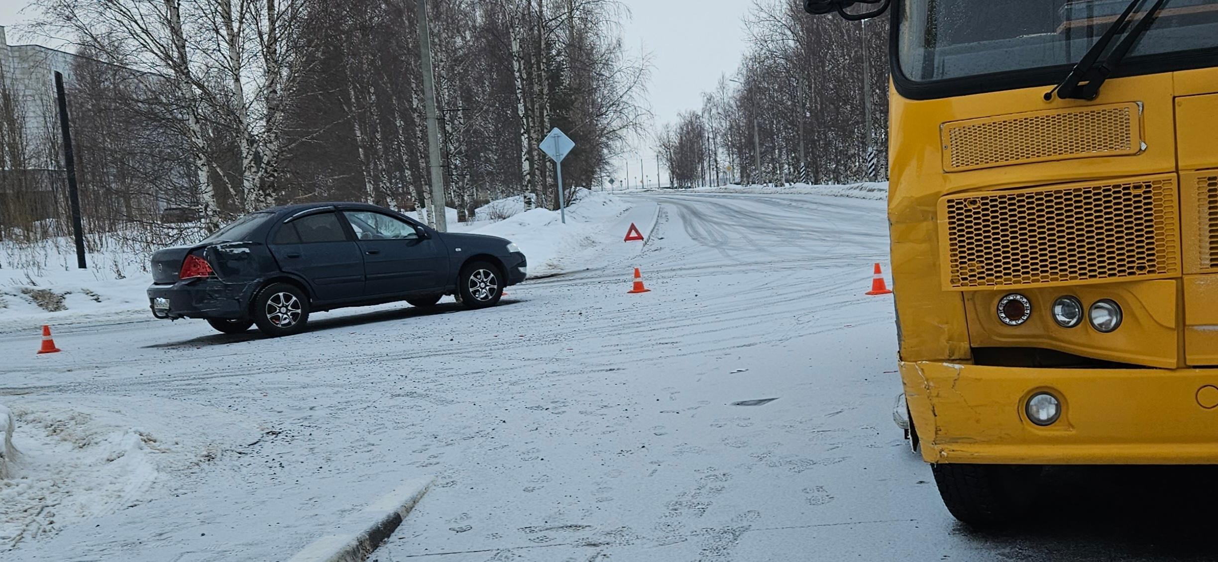 Школьный автобус попал в аварию в Архангельской области - 12 марта 2024 -  29.ру