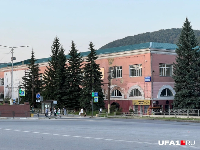 Это место вроде как считается центром Златоуста | Источник: Андрей Бирюков / UFA1.RU