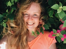 33-летняя дочь шансонье Андрея Карата умерла в Таиланде после недели комы