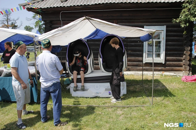 На сельском празднике были доступны и вполне городские развлечения | Источник: Стас Соколов /NGS.RU