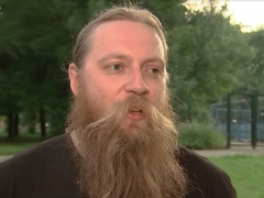 «Пишут, что старый дед пришел к подросткам!»: отец Алисы Тепляковой опять возмущен