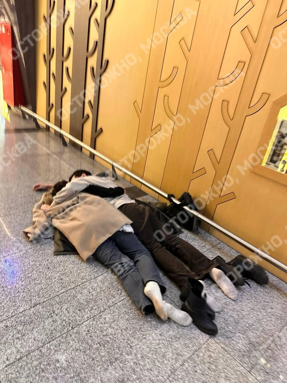 Места в зале ожидания хватает не всем | Источник: «Осторожно, Москва» / T.me