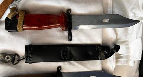 Изъятые штык-ножи к автоматам АК и АКМ | Источник: yutu.customs.gov.ru