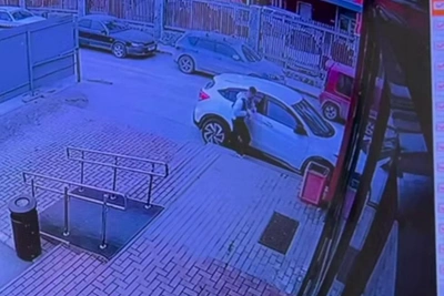 Новосибирец избил чужую машину на улице Пролетарской