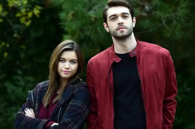 Источник: кадр из сериала «Пера» (18+), реж. Башаран Башар, Disney+, 2025 год