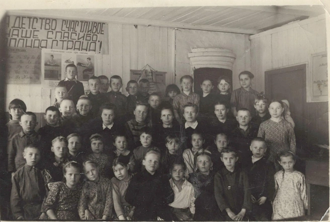 Ученики лесной школы, 1948 год | Источник: снимок из книги Валентины Бондаренко «От Нахаловки до Пролетарки» / Госархив Пермского края