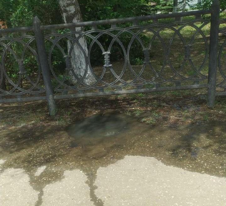 «Течь прямо у „Водоканала“»: город коммунальных катастроф под Волгоградом в выходные остался без воды