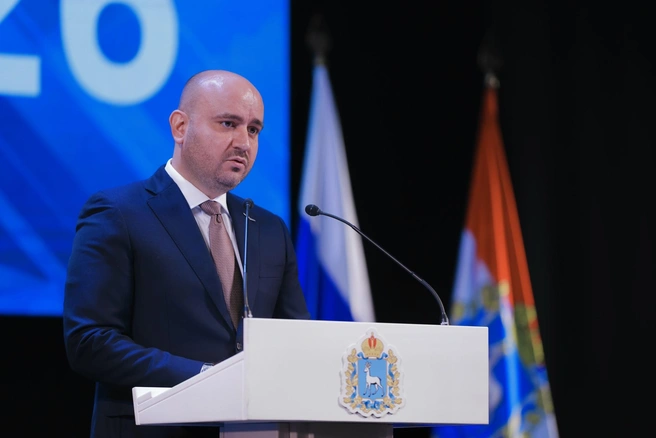 Губернатор отметил, что СамГМУ — один из самых оснащенных вузов, а его выпускники становятся настоящими профессионалами | Источник: Иван Макеев