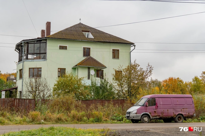В Кузнечихе много частных домов | Источник: Кирилл Поверинов / 76.RU