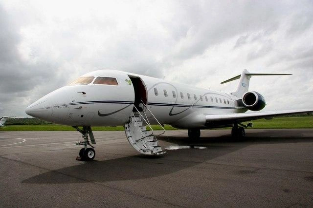 Стоимость самолета достигает 50 миллионов долларов, на нем лишь 8 VIP-мест | Источник: Richard Smith, CC BY-SA 2.0 /commons.wikimedia.org
