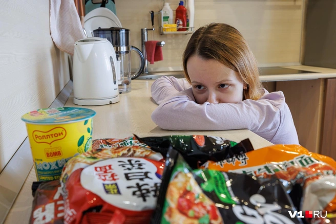 Мария не хочет питаться одной только лапшой быстрого приготовления | Источник: Алексей Волхонский / V1.RU