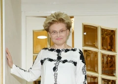 Елена Малышева впервые показала маму-инвалида