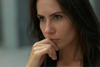 «10 лет не занималась сексом из-за болезни мужа. После его смерти влюбилась в своего ремонтника, но наши отношения не развиваются…»