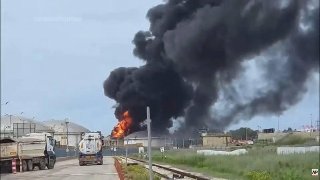 Пожар на нефтеперерабатывающем заводе в городе Хайфа в Израиле | Источник: Associated Press